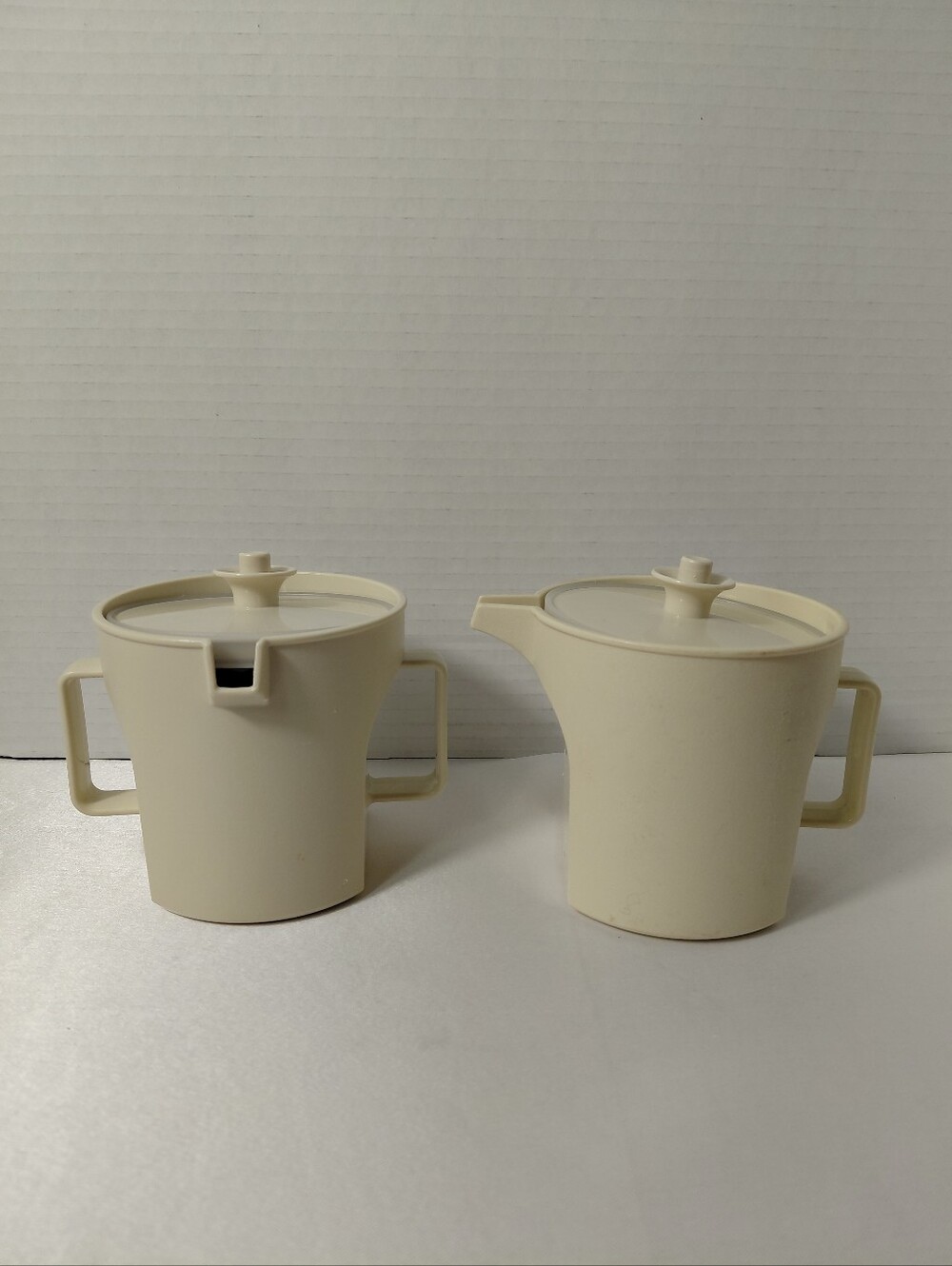 Tupperware Cream Two-Piece Sugar and Creamer Set